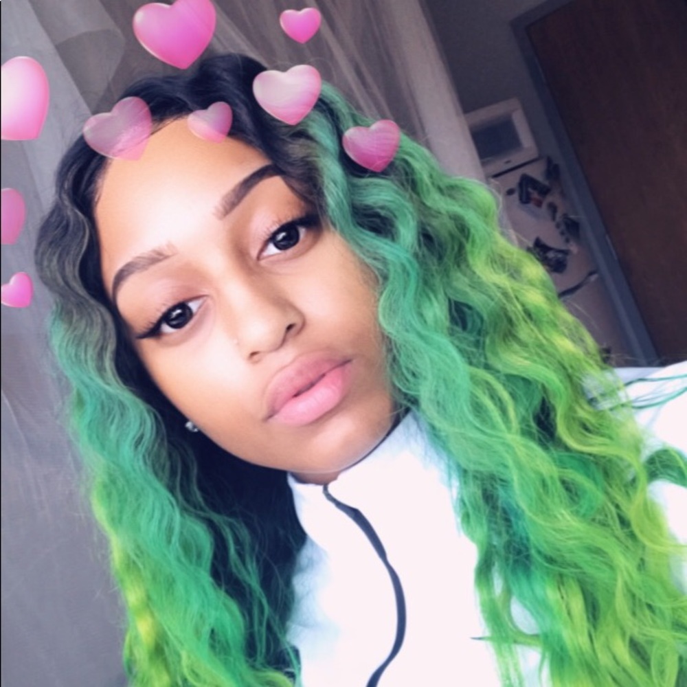 Meet your Posher, Lakerra